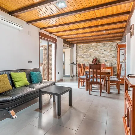 Casa Petra Illora
